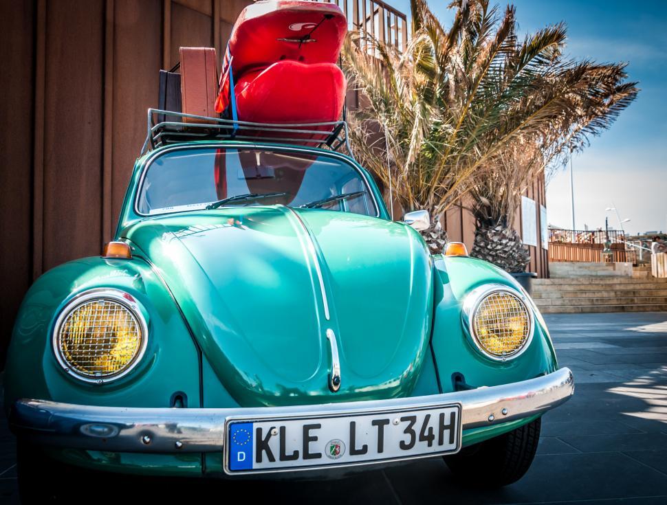 Free Image of Volkswagen Beetle car with surfboard 