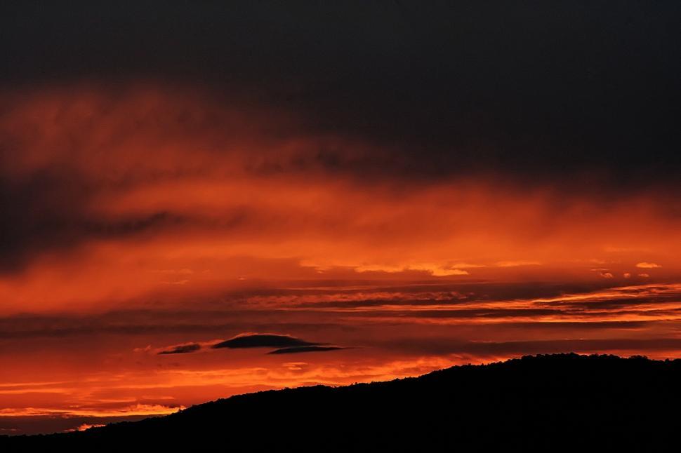Free Image of Dramatic colorful sunset 
