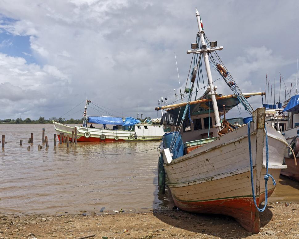 Free Image of Fishing boat at low tide 