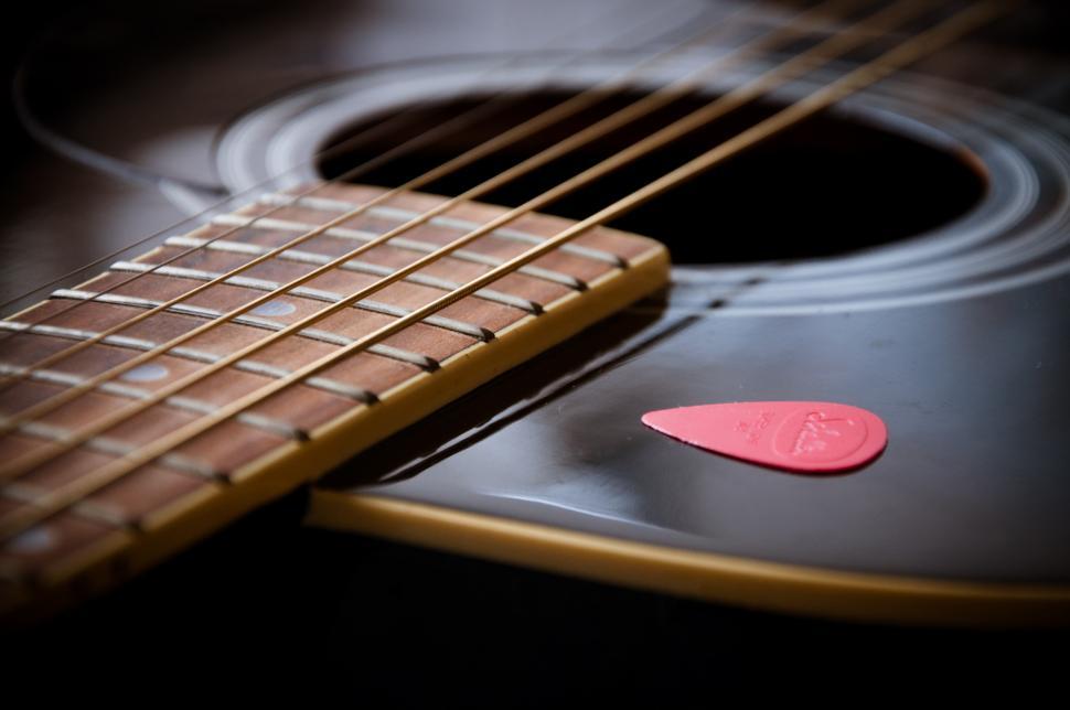 Free Image of guitar close up with pick 