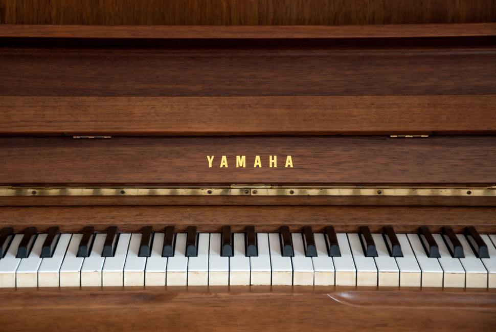Free Image of wooden vintage piano 