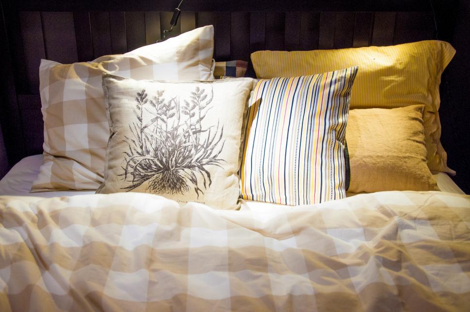 Free Image of pillows on a bed 