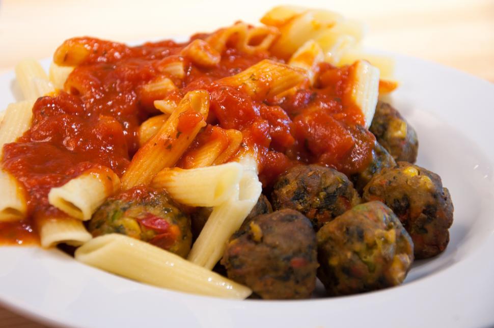 Free Image of pasta with meatballs and tomato sauce 