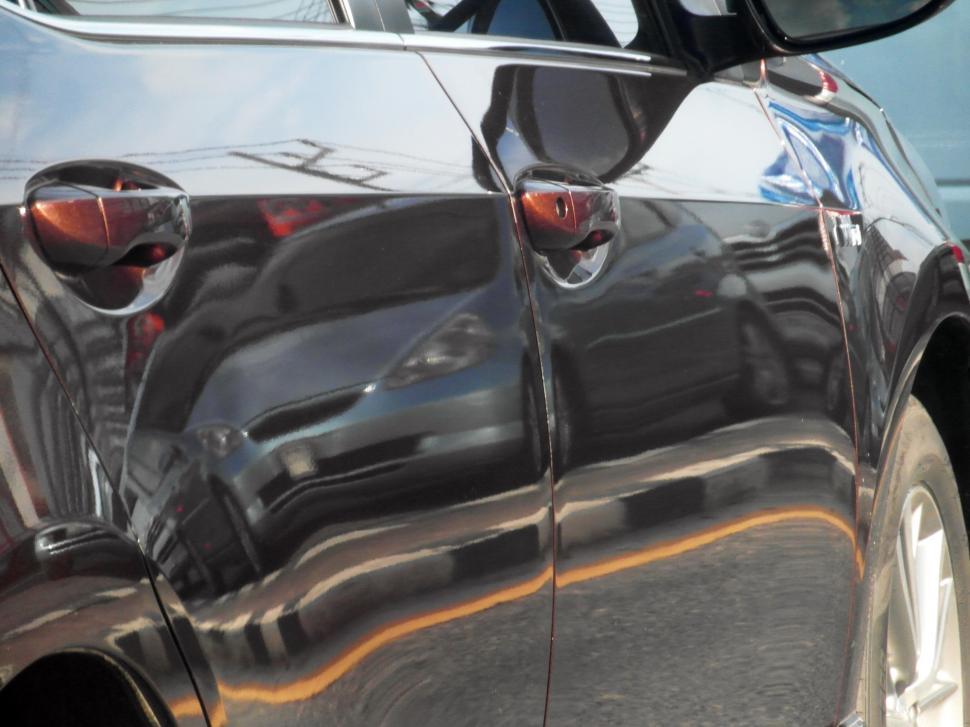 Free Image of Car Reflection of Traffic 
