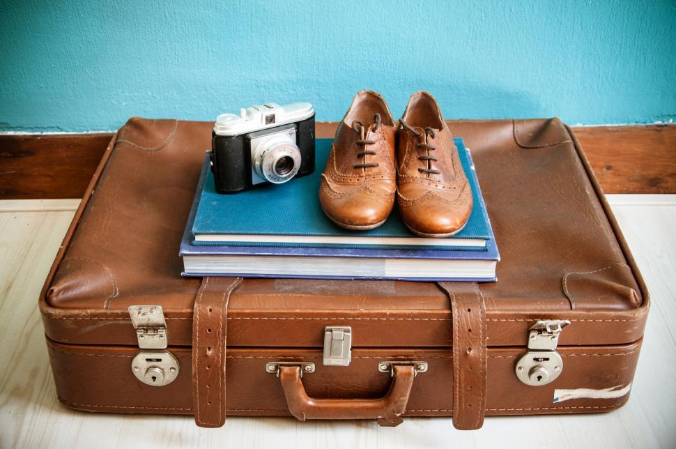 Free Image of vintage still life with suitcase and shoes 