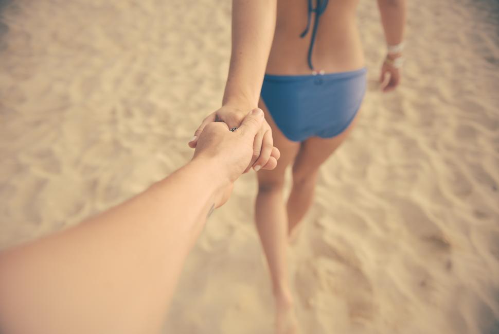 Free Image of Holding hands on the beach 