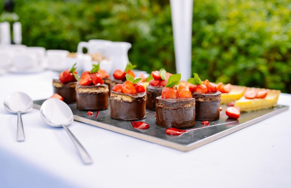 Free Image of Chocolate cake with strawberries 