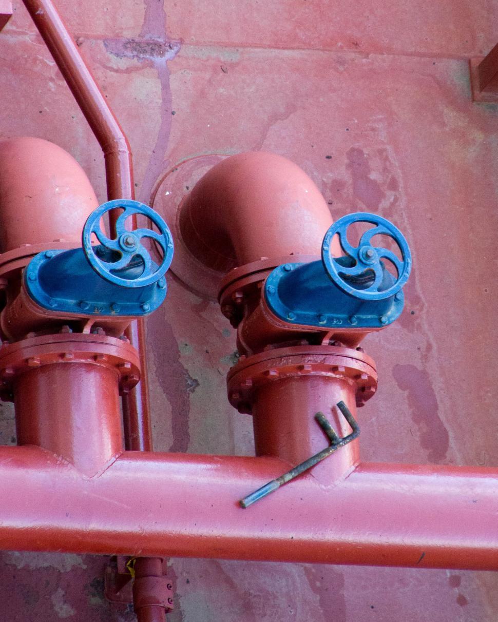 Free Image of Oil and gas pipelines, wrench and valves 