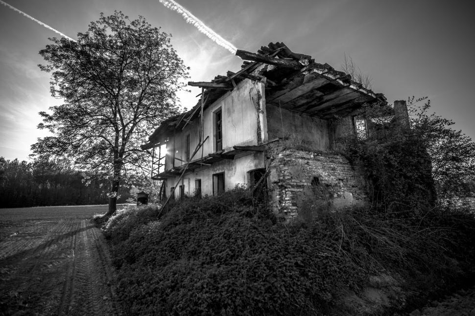 Free Image of Abandoned house 