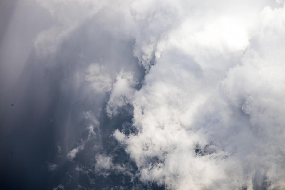 Free Image of Grey and white clouds 