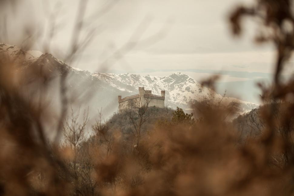 Free Image of Castles and mountains 