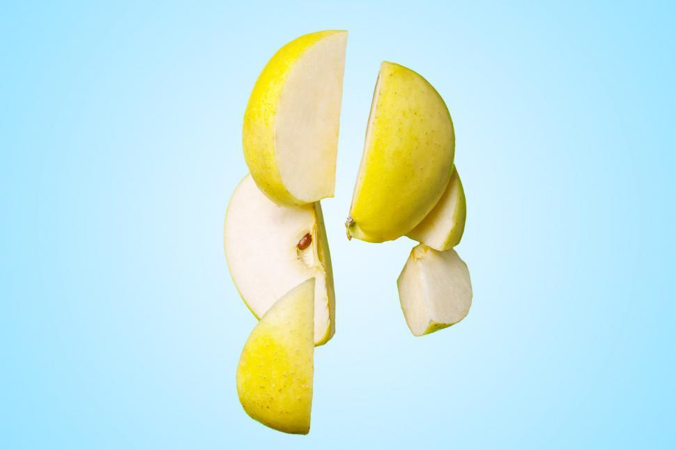 Free Image of Apple slices  