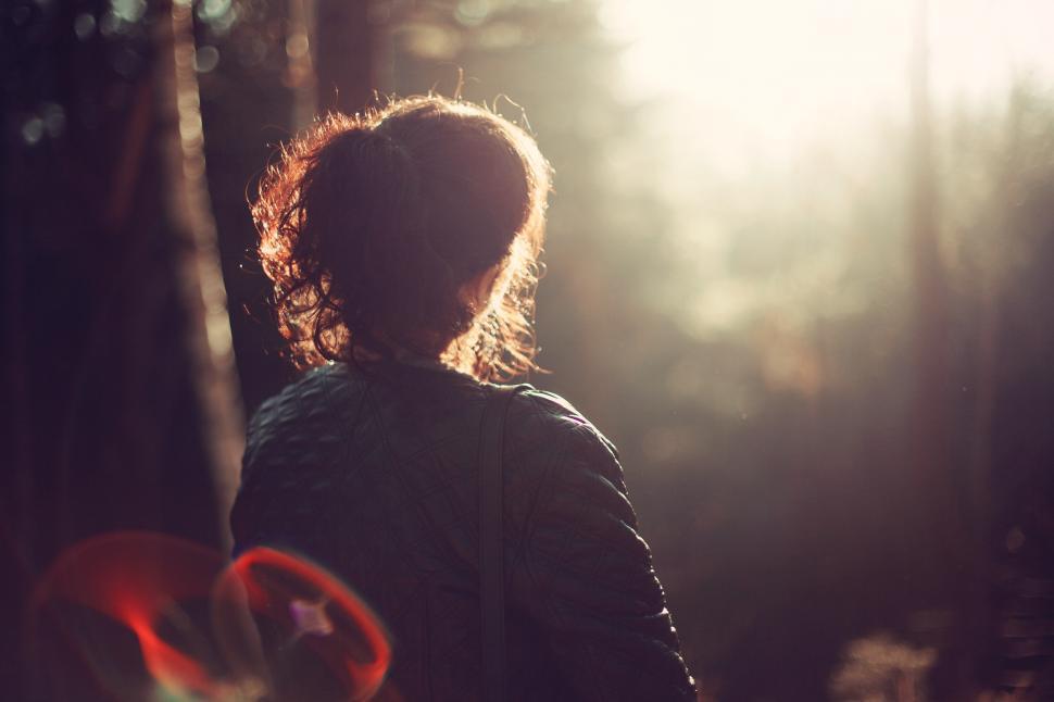Free Image of Young brunette looking at sunrise 