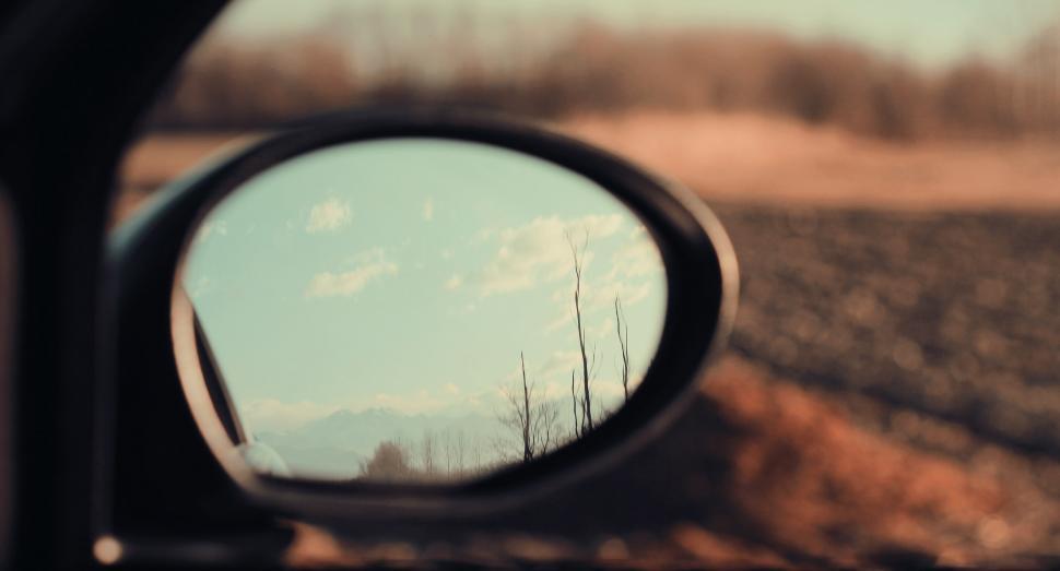 Free Image of Side view mirror of a car 