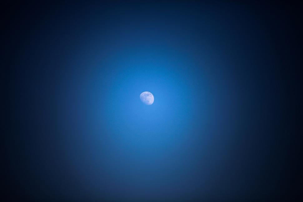 Free Image of Moon on blue sky 