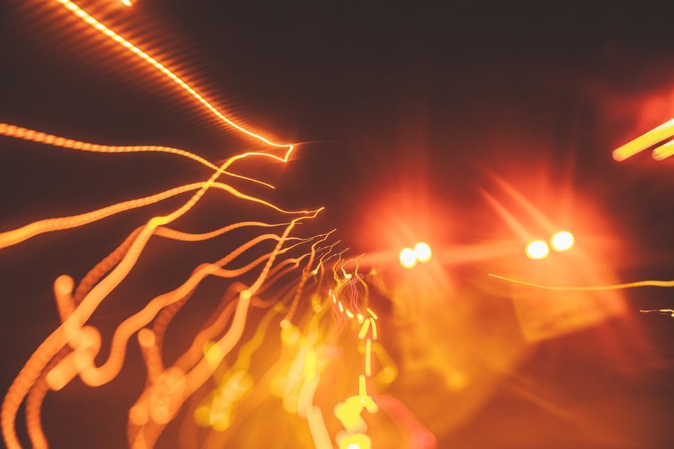 Free Image of Abstract light streaks with blurry lines 