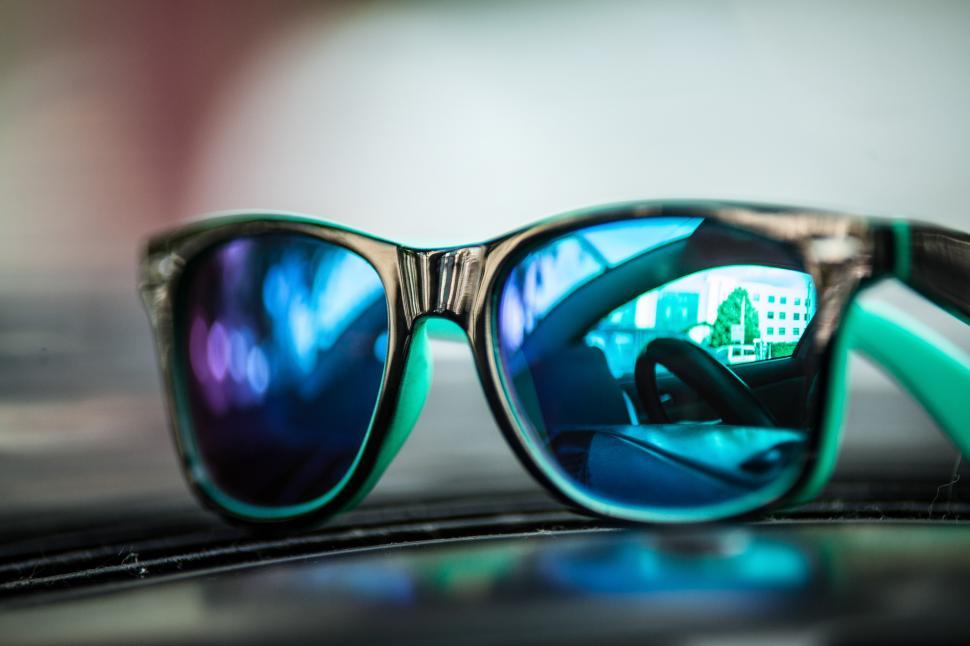 Free Image of Mirrored sunglasses 
