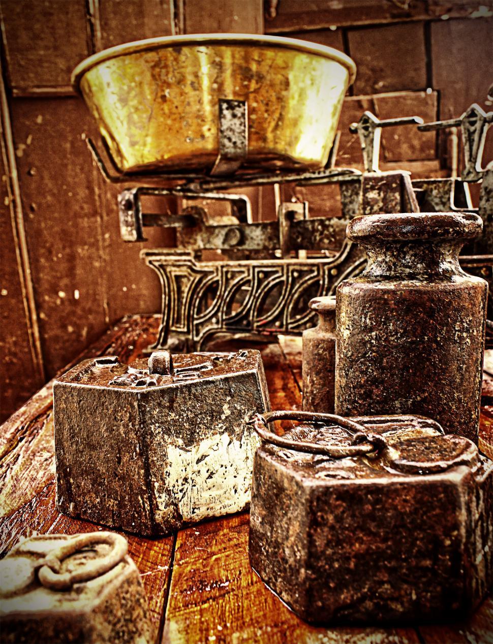 Free Image of Old rusty scales and weights - Grunge looks 