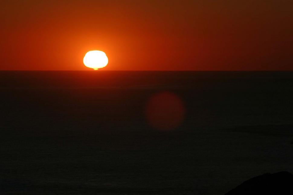 Free Image of Ocean sunsrt 