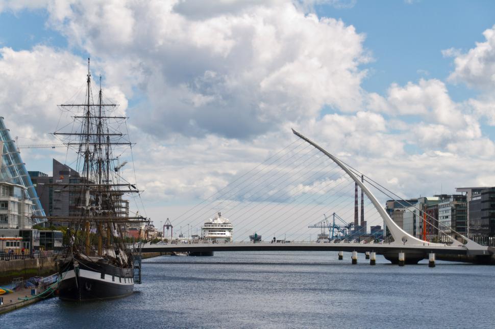 Free Image of Samuel Beckett Bridge and Ship 