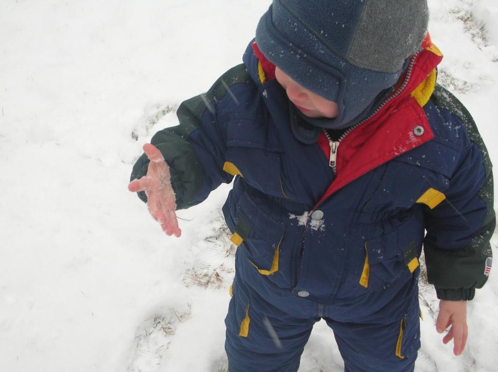 Free Image of Boy playing in snow 
