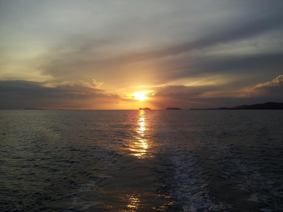 Free Image of Dramatic sunset on holiday in Thailand  