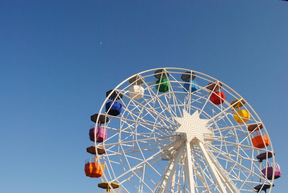 Free Image of Colorful Ferris Wheel on a Clear Day 
