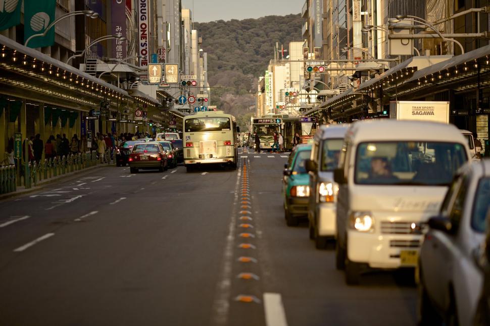 Free Image of Bustling City Street With Traffic and Tall Buildings 