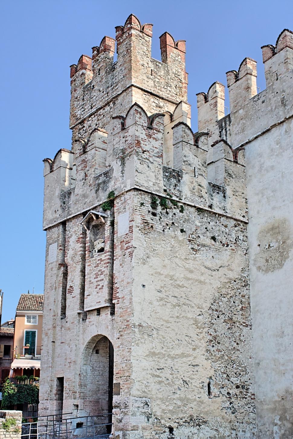 Free Image of The castle of Sirmione 