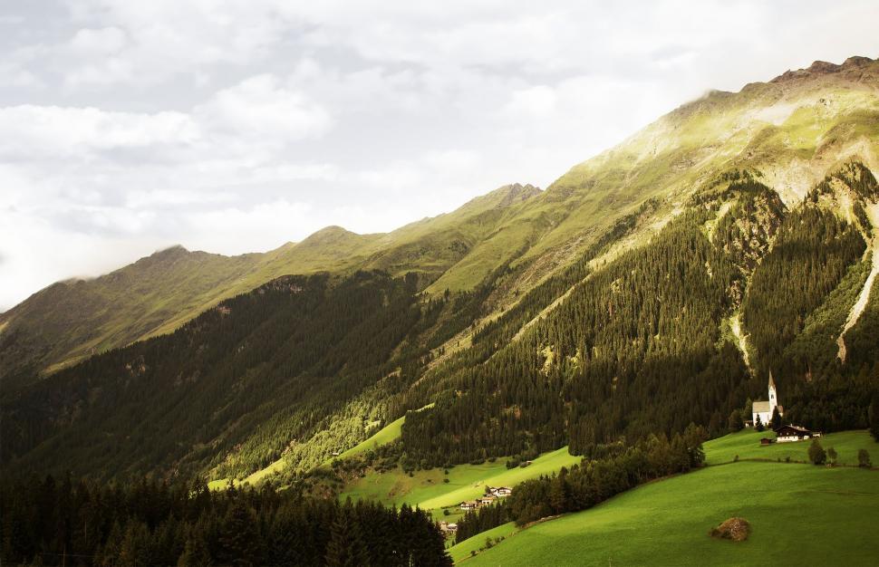 Free Image of Green Mountain Range Scenery 