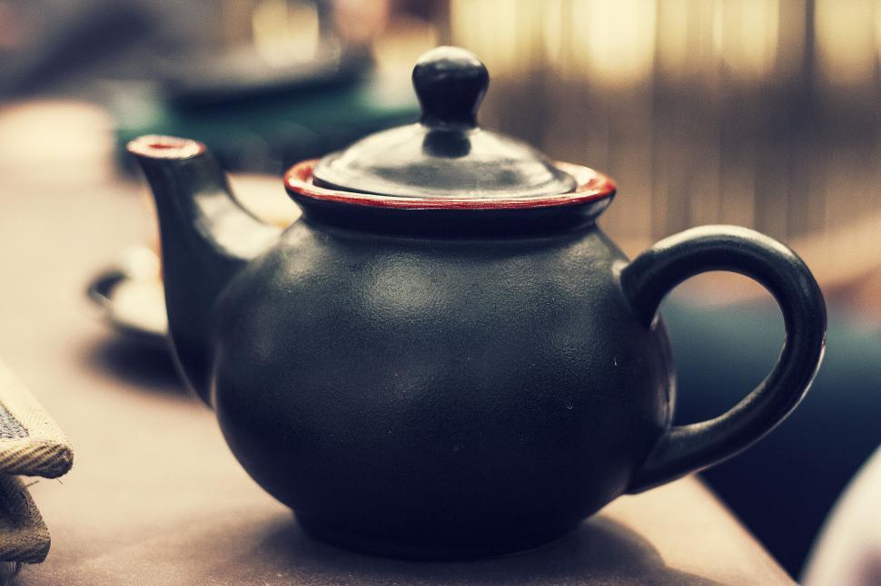 Free Image of Black Tea Pot on Table 