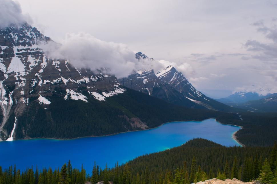 Free Image of Majestic Mountain With Lake 