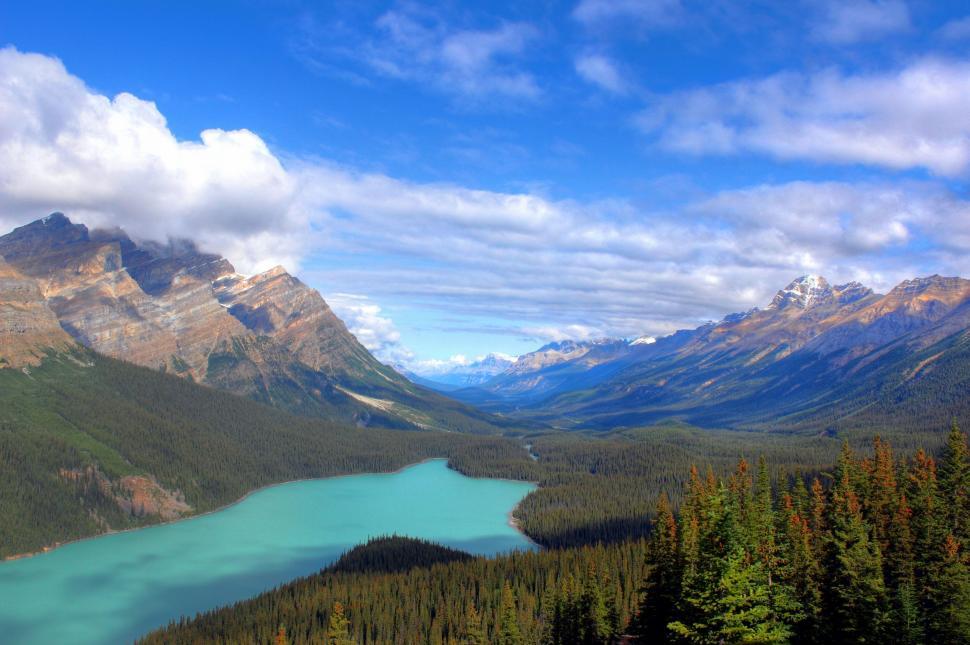 Free Image of Majestic Lake Surrounded by Towering Mountains 