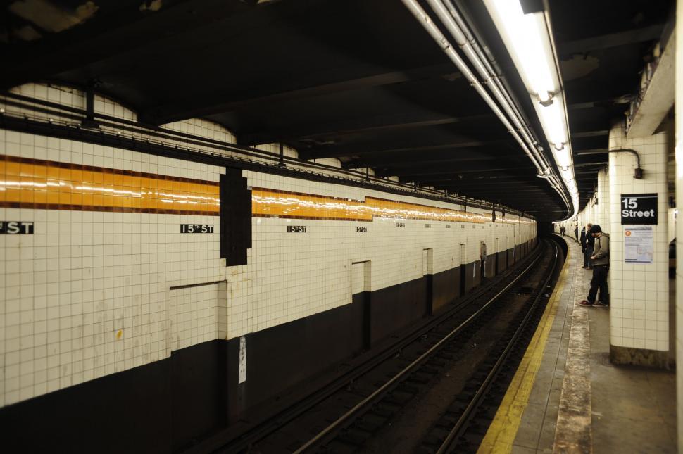 Free Image of Subway Train Entering Subway Station 