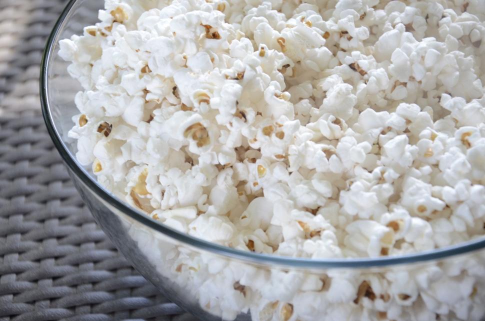 Free Image of Bowl of Popcorn on Table 