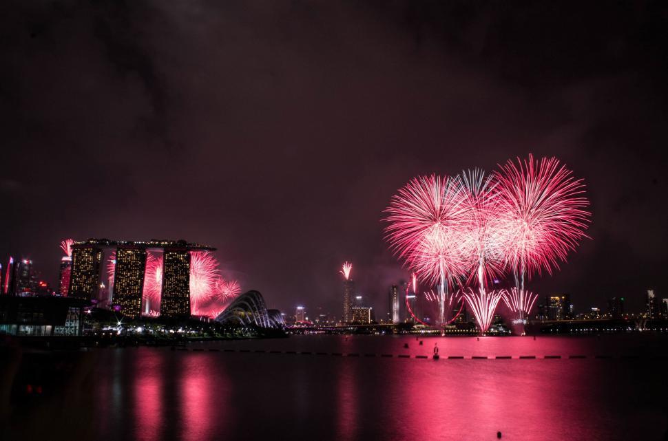 Free Image of Fireworks Illuminating Night Sky Over Water 