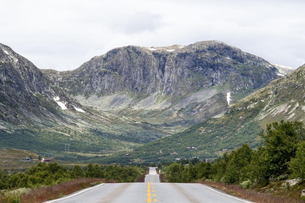 Free Image of Long Road With Mountains in Background 