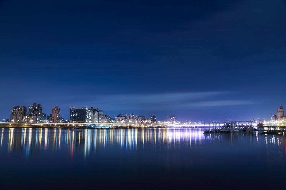 Free Image of Cityscape Overlooking Large Body of Water 
