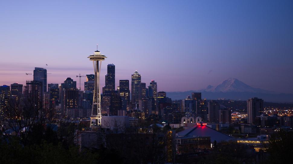 Free Image of Seattle Skyline at Dusk 
