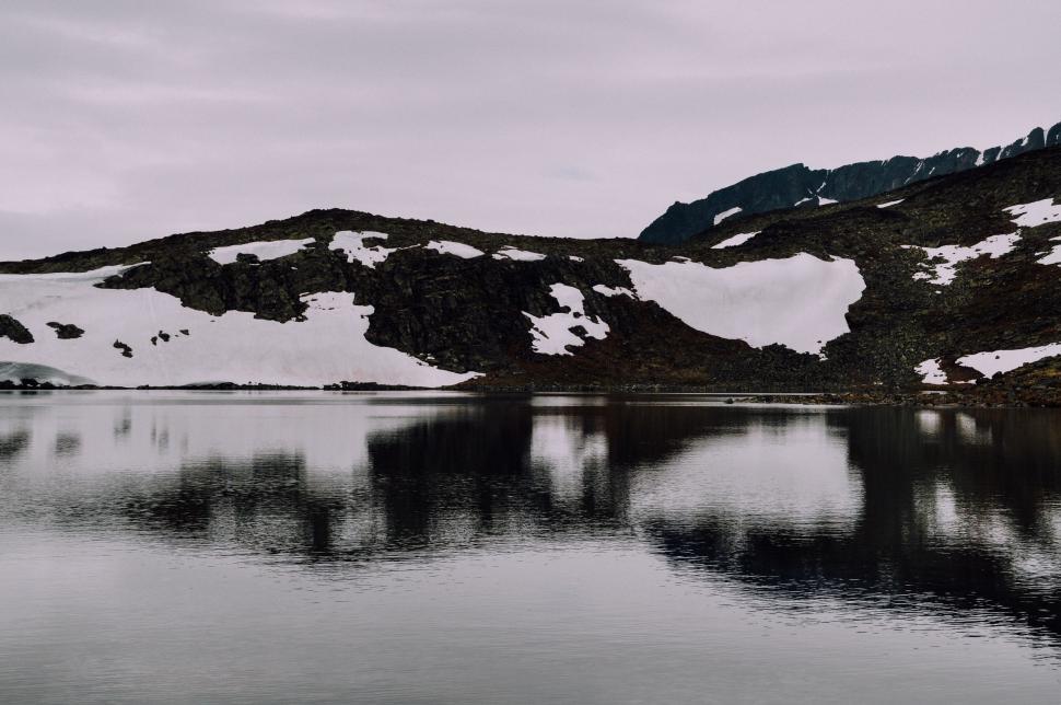 Free Image of Majestic Mountain Lake 
