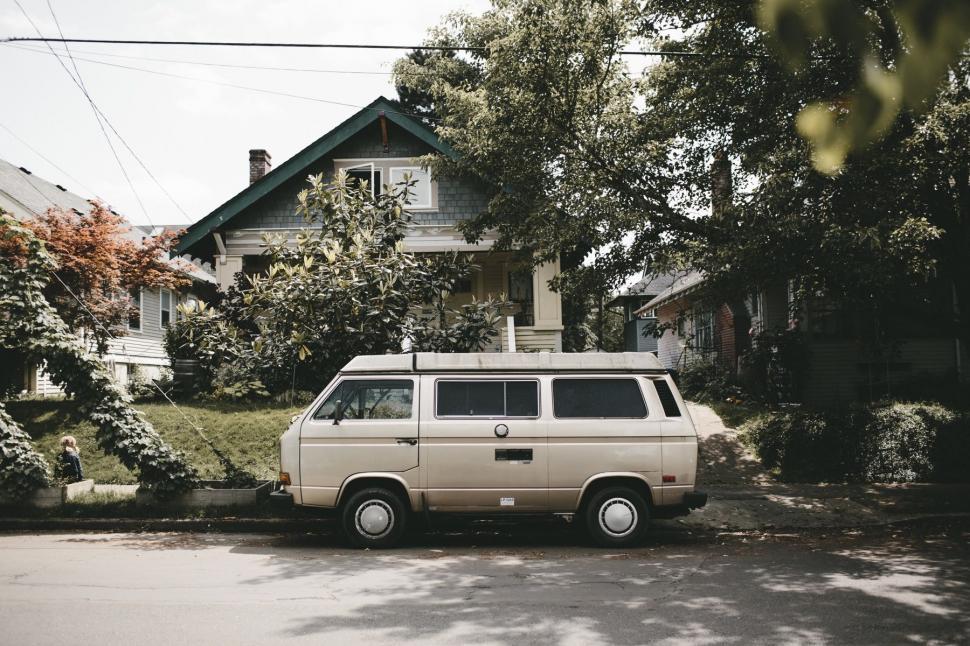 Free Image of Van Parked in Front of House 