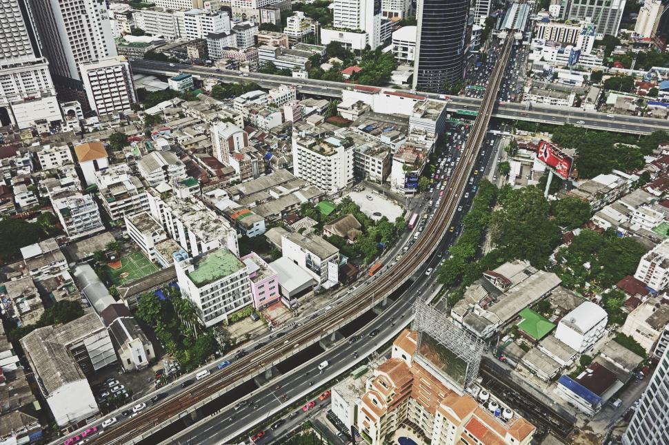 Free Image of Bustling Cityscape With Heavy Traffic Flow 