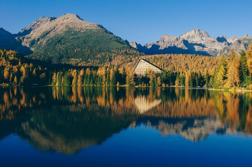 Free Image of Mountain Lake With Cabin 