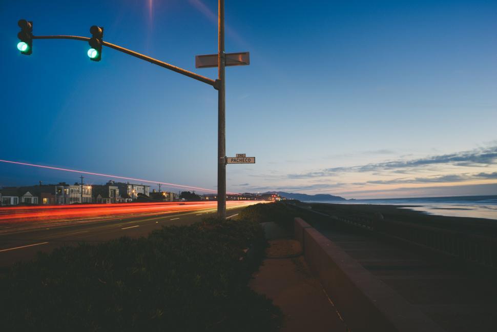Free Image of Traffic Light on Roadside 