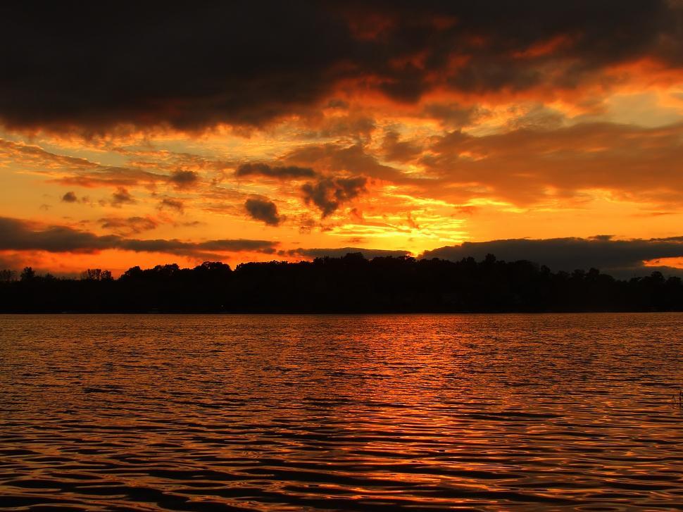 Free Image of Lake Sunset 