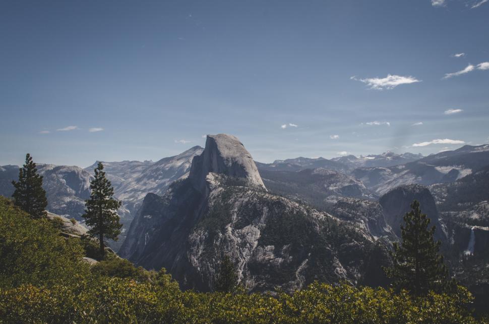 Free Image of Majestic Mountain Range With Trees and Peaks in the Background 