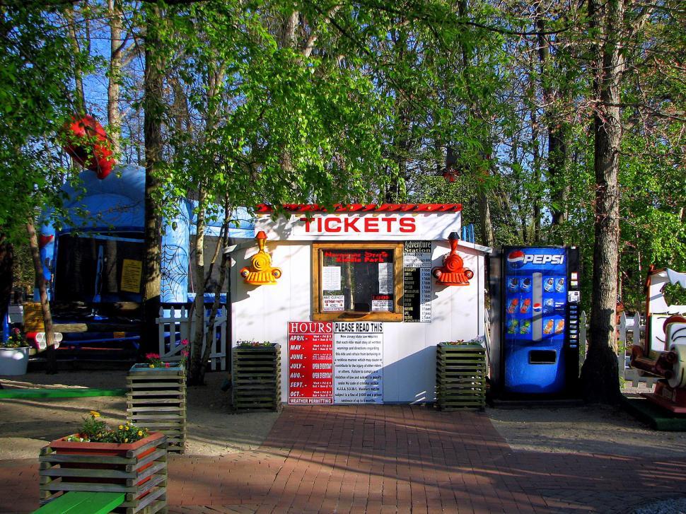Free Image of ticket booth 