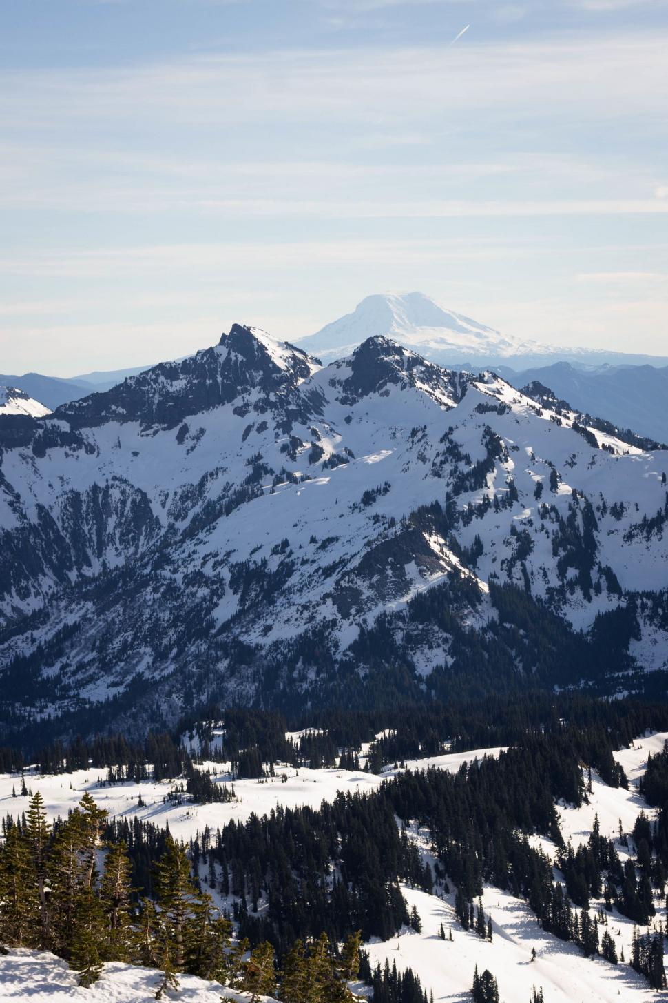 Free Image of Majestic Snow-Covered Mountain Range 