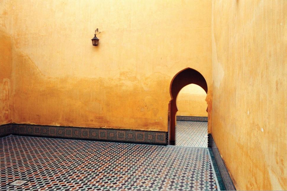 Free Image of Hallway With Door and Tile Floor 