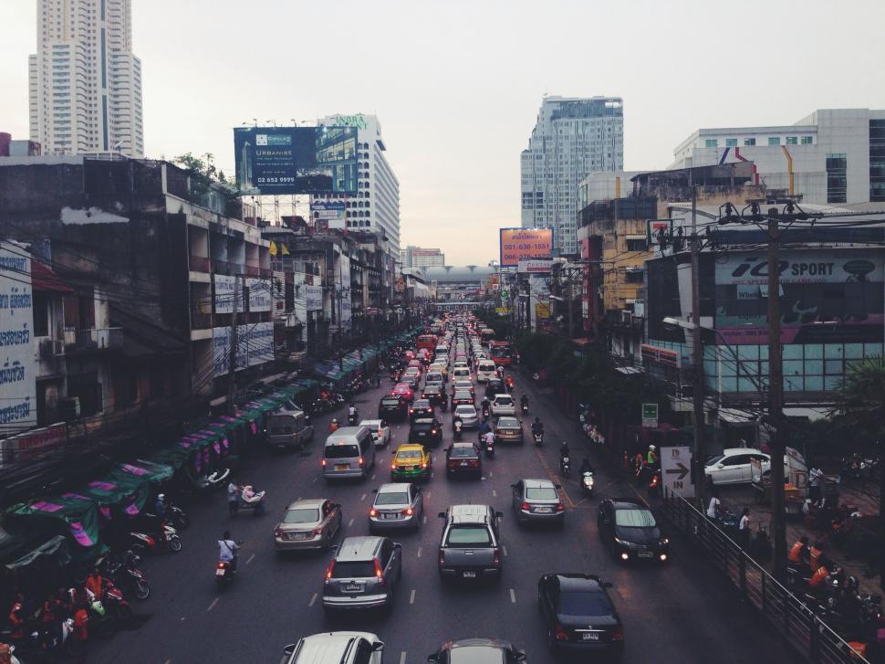Free Image of Bustling City Street During Rush Hour 